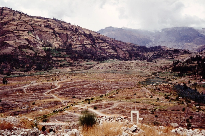 Trận động đất xảy ra cách Núi Huascarán, ngọn núi cao nhất Peru, khoảng 22 dặm (35 km). Sức mạnh của trận động đất đã gây ra những trận lở đất lớn chôn vùi các thị trấn xung quanh, đặc biệt là Yungay và Ranrahirca.