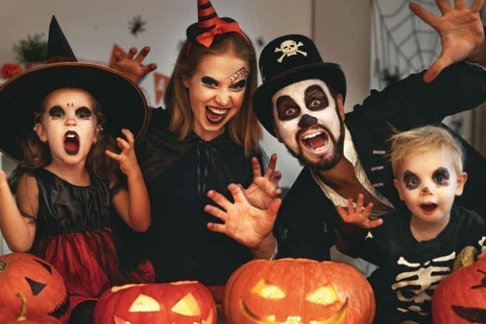 Nếu như trước đây, lễ hội Halloween chỉ diễn ra ở các nước phương Tây theo công giáo, thì nay do có sự pha trộn giữa những nghi lễ tôn giáo và tập tục cổ xưa của nhiều nền văn hóa khác nhau. Và đã trở thành một sự kiện văn hóa thường niên được nhiều người trên toàn thế giới mong đợi.