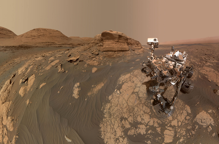 Mục tiêu của Curiosity bao gồm một cuộc điều tra về khí hậu và địa chất sao Hỏa; đánh giá xem liệu các khu vực được lựa chọn bên trong miệng núi lửa Gale liệu có thể cung cấp điều kiện môi trường thuận lợi cho cuộc sống của vi sinh vật hay không, bao gồm cả điều tra về vai trò của nước; và các nghiên cứu về khả năng sinh sống của hành tinh này để chuẩn bị cho sự khám phá của con người.