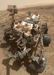 "Chiến binh bất tử" Curiosity là một chiếc xe tự hành có kích thước bằng một chiếc ô tô được thiết kế để khám phá miệng núi lửa Gale trên sao Hỏa như một phần của sứ mệnh Phòng thí nghiệm Khoa học sao Hỏa của NASA (MSL). Curiosity được phóng từ Mũi Canaveral vào ngày 26 tháng 11 năm 2011, lúc 15:02 UTC trên tàu vũ trụ MSL và đáp xuống Aeolis Palus ở miệng núi lửa Gale trên sao Hỏa vào ngày 6 tháng 8 năm 2012, 05:17 UTC.