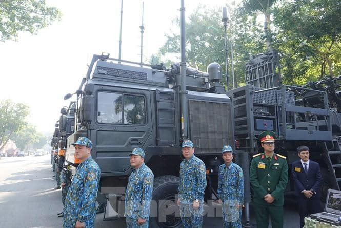 Hệ thống khí tài trinh sát điện tử được trưng bày trong khuôn khổ Hội nghị Quân chính toàn quân năm 2019. Nguồn ảnh: Tienphong.