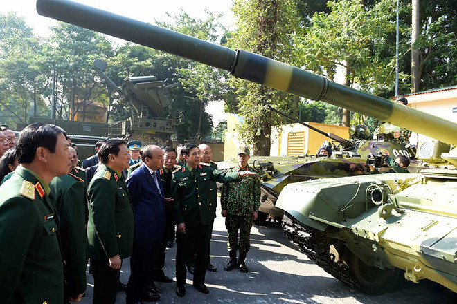 Hiện tại trong biên chế của quân đội Việt Nam đang có khoảng 200 xe thiết giáp BMP-2 và khoảng hơn 60 xe tăng T-90 phiên bản S và SK trong biên chế. Nguồn ảnh: ANTĐ.