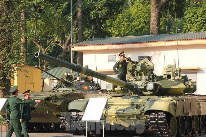 Tại trụ sở Bộ Quốc Phòng, Hà Nội sáng ngày 9/12, một loạt các loại khí tài quân sự hiện đại đã xuất hiện trong khuôn khổ của Hội nghị Quân chính toàn quân năm 2019. Nguồn ảnh: Tienphong.