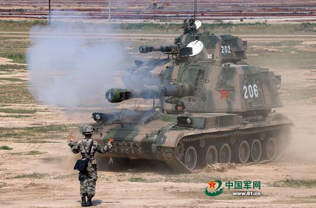 Hiện tại, sức mạnh pháo binh của Trung Quốc nếu xét về số lượng vẫn thực sự rất đang gờm. Cụ thể, Trung Quốc hiện đang có tới 4000 khẩu pháo tự hành các loại và 6200 khẩu pháo kéo, kèm theo đó là 2000 dàn pháo phản lực phóng loạt. Nguồn ảnh: Sina.