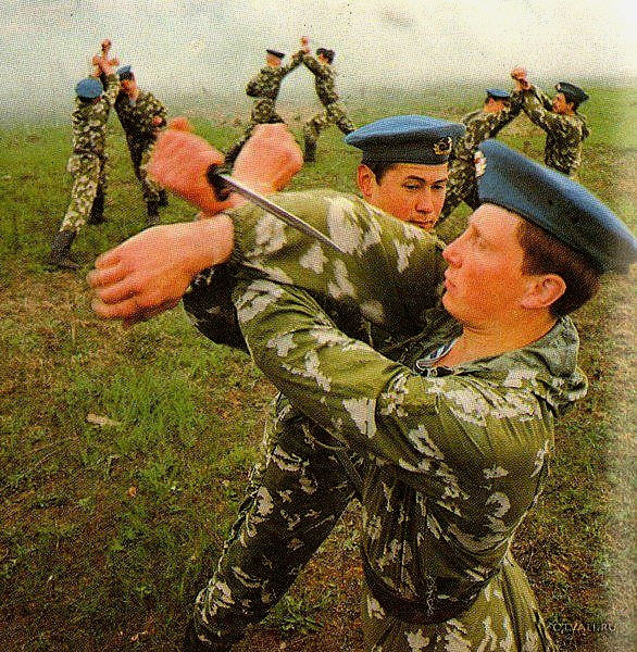 Cách thức giải quyết của Liên Xô dù bị quốc tế và phương Tây lên án, tuy nhiên lại được người dân Liên Xô nói riêng và những người theo chủ nghĩa chống khủng bố, không khoan nhượng với khủng bố nói chung ủng hộ nhiệt tình. Nguồn ảnh: Pinterest.
