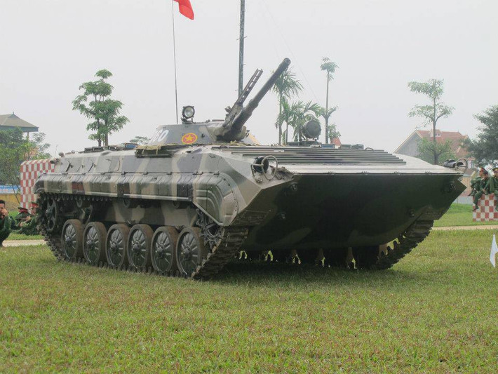 Đây là loại pháo chống tăng, điều khiển bằng dây kéo từng được sử dụng rất nhiều trong quá khứ. Mỗi quả ATGM loại AT-3A có khả năng triệt hạ mục tiêu ở khoảng cách xa tối đa 3000 mét. Nguồn ảnh: QDND.