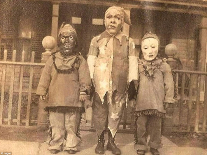 Trang phục chú hề đáng sợ trong mùa Halloween.