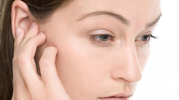 Nếu tai rủ không đầy hoặc bị khuyết, méo thời niên thiếu đầy gập ghềnh, sóng gió. Nếu tai trái khuyết thì chủ hại cha, tai phải khuyết thì tổn mẹ.