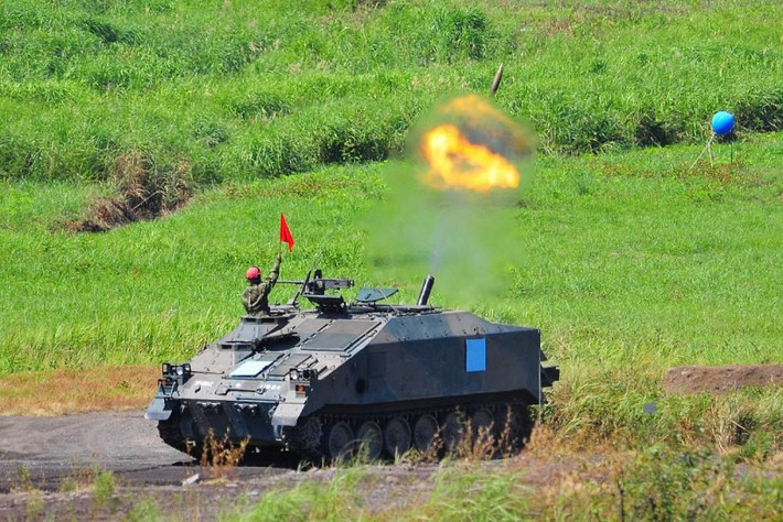 Ngoài hoả lực chính, Type 96 còn được trang bị một khẩu súng máy để tự vệ có cỡ nòng 12,7mm. Tầm hoạt động tối đa của khẩu cối tự hành này vào khoảng 300 km. Nguồn ảnh: Defense.