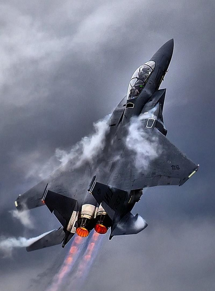 Vậy nên tính tới thời điểm này, mối lo ngại lớn nhất của F-15 là tai nạn và sự cố kỹ thuật chứ lại không đến từ việc bị hoả lực phòng không hay không quân của đối phương bắn hạ. Nguồn ảnh: BI.