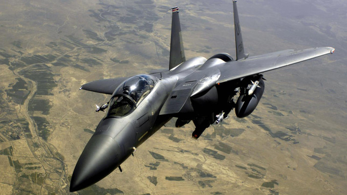 Các nhiệm vụ mà F-15 thường được yêu cầu nhất trên chiến trường Trung Đông thực tế lại là các nhiệm vụ yểm trợ mặt đất do đối phương không hề có máy bay. Mặc dù vậy F-15 vẫn luôn được đánh giá rất cao trong các nhiệm vụ này dù vũ khí chính của nó khi yểm trợ mặt đất chỉ là khẩu pháo 20mm. Nguồn ảnh: BI.