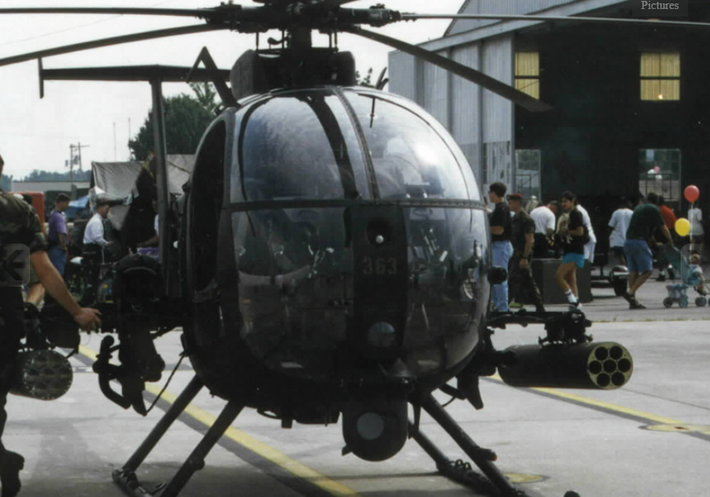 Được phát triển từ trực thăng trinh sát hạng nhẹ MH-6, trực thăng AH-6 Little Bird của Mỹ có độ cơ động tốt đến nỗi nó được dân sự sử dụng với số lượng cực kỳ lớn với các nhiệm vụ cứu hộ, cứu nạn và chuyển hàng tiếp tế. Nguồn ảnh: Military-today.
