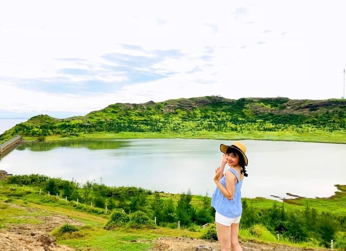 Chính quyền địa phương đang đề xuất mở rộng hồ chứa nước ngọt Thới Lới để đáp ứng nhu cầu ngày càng tăng của người dân và du khách. Dự án này không chỉ giúp bảo tồn nguồn nước ngọt quý giá mà còn góp phần phát triển du lịch bền vững cho đảo Lý Sơn. (Ảnh: Người quan sát)