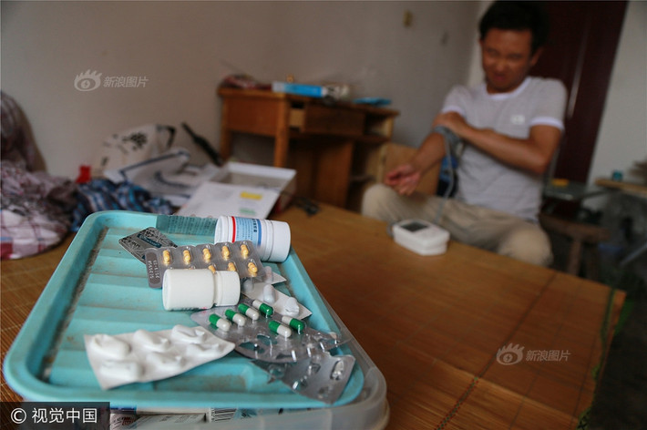 Huy đã tốt nghiệp PTTH với thành tích rất cao 508 điểm thừa 21 điểm và có cơ hội lựa chọn vào nhiều trường đại học. Tuy nhiên, Huy đã chọn vào trường Đại học nông nghiệp An Huy ở Hợp Phì vì gần với bệnh viện An Huy nơi anh đang tiếp tục theo dõi sức khỏe.