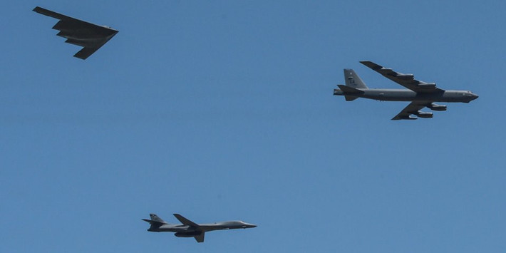 B-2 cùng với B-1 Lancer và B-52 Stratofortress tạo nên bộ 3 răn đe hạt nhân đường không đáng gờm của Không quân Mỹ. Ảnh: Không quân Mỹ.