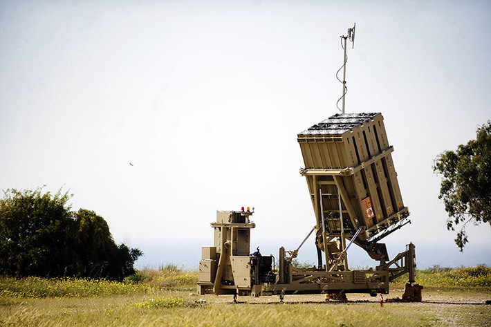 Tuy nhiên việc Israel triển khai Iron Dome ở phía bắc nước này lại khiến giới quan sát đặt ra nghi vấn rằng liệu hoạt động trên của Israel chỉ có đơn thuần là phòng vệ, hay họ đang tìm cách khóa một phần không phận Syria và Lebanon để thực hiện các mưu đồ riêng của Jerusalem. Nguồn ảnh: Wikimedia.
