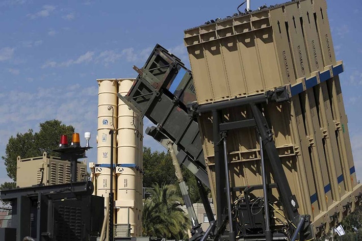 Ngoài Iron Dome, hiện tại nhiều khả năng để kiểm soát hoàn toàn không phận biên giới Syria và Lebanon Israel còn triển khai thêm cả các hệ thống phòng không tầm cao khác đến khu vực này như Patriot, Arrow, và cả David's Sling trong năm 2018. Với khả năng bao chùm tất cả các tầm cao và tầm bắn. Nguồn ảnh: YouTube.