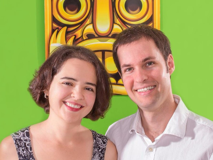 5. Cặp đôi Keith Shepherd and Natalia Luckyanova - Thương hiệu Imangi Studios: Chắc hẳn bạn đã nghe tựa game “Temple Run” đình đám. Đó chính là một sản phẩm thuộc Imagini Studios của cặp đôi Keith Shepherd and Natalia Luckyanova. Từ năm 2011, trò chơi này đã được tải xuống hơn 1 tỷ lần trên các thiết bị di động. Trong một cuộc phỏng vấn với Glamour, Luckyanova chia sẻ: “Tôi không muốn trở nên sến sẩm trước công chúng nhưng thực sự tôi có một người chồng tuyệt vời. Chúng tôi rất may mắn khi có thể làm việc và ở bên nhau 24 tiếng 1 ngày, 7 ngày 1 tuần”.