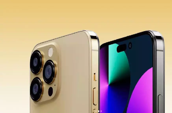 Trong khi đó, các bản Pro dường như không có cụm camera hình chữ nhật, đó là điều khác biệt giữa hệ thống camera tele có kính tiềm vọng so với camera tele có kính thông thường.
