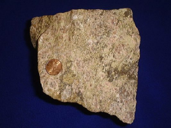 Gadolinium, samarium and yttrium được dùng trong các hệ thống nhận và phát tín hiệu vô tuyến. Có thể kể tới những thiết bị radar dẫn đường cho máy bay cũng như tên lửa.