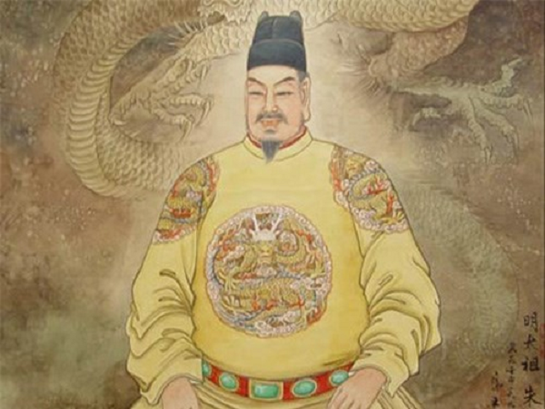 Khi tìm đường vào trong, mộ tặc dễ dàng đào nhầm vào bẫy cát. Lúc này, cát trộn cùng những viên đá nặng từ vài kilogam tới cả trăm kilogam sẽ ào ào chảy xuống như dòng nước, nhấn chìm mộ tặc.