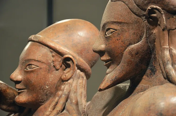 Nhờ công tác khảo cổ học, các chuyên gia đã vẽ lên bức chân dung nền văn minh Etruscan rực rỡ. Nền văn hóa Etruscan này nổi tiếng từ xa xưa với nguồn tài nguyên khoáng sản phong phú và là một cường quốc thương mại lớn của Địa Trung Hải.