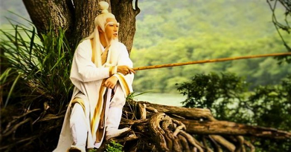Khi làm Thái sứ triều Chu, được tôn xưng là Sư Thượng phu (người cha tôn kính của quân đội) nên đời sau gọi ông là Lã Thượng. Ông phò tá Chu Vũ Vương diệt nhà Thương, đồng thời cũng là người gây dựng nên nước Tề, nhờ có công mà ông được phong cho đất Tề và trở thành thủy tổ của nước Tề thời Chu.