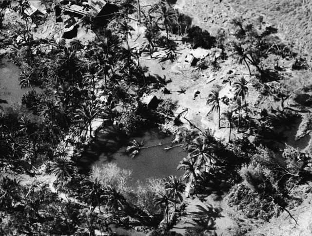 4. Năm 1970: Lũ lụt ở Bangladesh giết hàng trăm ngàn người. Vào thứ 6 ngày 13 năm 1970, cơn bão khủng khiếp Bhola Cyclone đã quét qua Bangladesh và giết chết gần nửa triệu người. Đây được xem là thứ 6 ngày 13 tồi tệ nhất trong lịch sử nhân loại tính đến hiện nay.