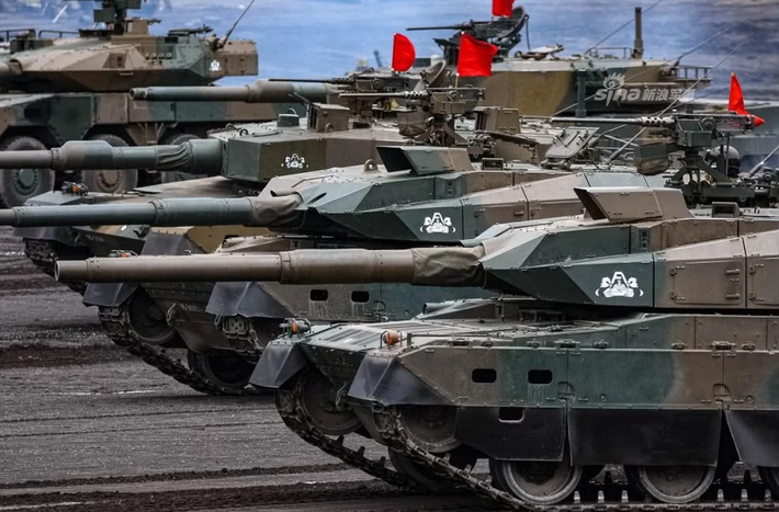 Trong ảnh là Type 10 Hitomaru - dòng xe tăng chiến đấu chủ lực mới nhất hiện nay đang phục vụ trong biên chế của Lực lượng Phòng vệ Mặt đất Nhật Bản. Nguồn ảnh: Sina.