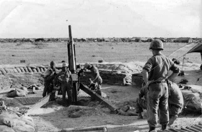 Ngày 6/2/1967, pháo binh New Zealand bắn liên tục 12 quả đạn pháo vào vị trí của Quân đội Australia khiến bốn lính Australia thiệt mạng tại chỗ, 13 người khác bị thương nặng. Nguồn ảnh: Archive.