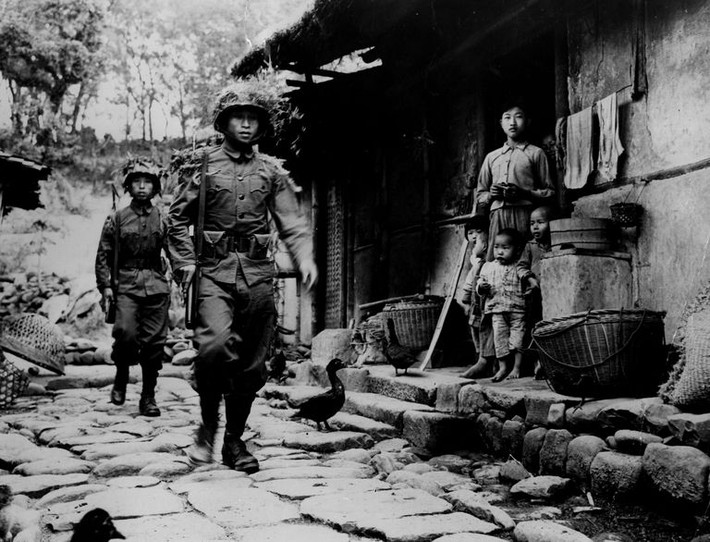 Ngoài ra, việc Trung Quốc quyết tâm chống Nhật đến cùng không chịu đầu hàng cũng khiến Nhật Bản mất đi một lượng lớn quân lính bản địa khi không một người Trung Quốc nào chịu đi lính cho Nhật Bản. Nguồn ảnh: Thearchive.