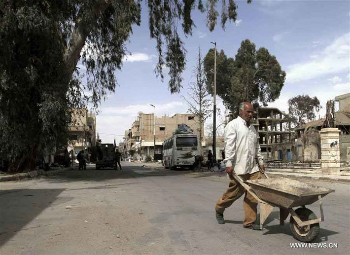 Một nguồn tin trong chính phủ Tổng thống Assad cho Tân Hoa Xã biết, tiếp nối sau sự kiện quân đội chính phủ giành lại thành cổ Palmyra, nhiều người dân thường Syria đang trở lại nơi đây để bắt đầu lại cuộc sống.