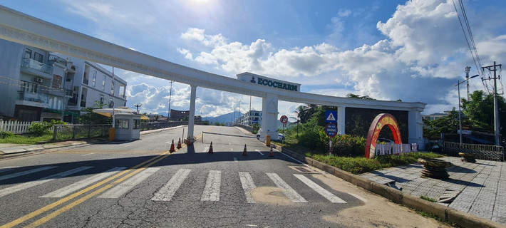 Khu đô thị sinh thái Eco Charm nằm trên địa bàn phường Hòa Hiệp Nam, quận Liên Chiểu, TP. Đà Nẵng, ngay chân cầu Nam Ô thơ mộng.