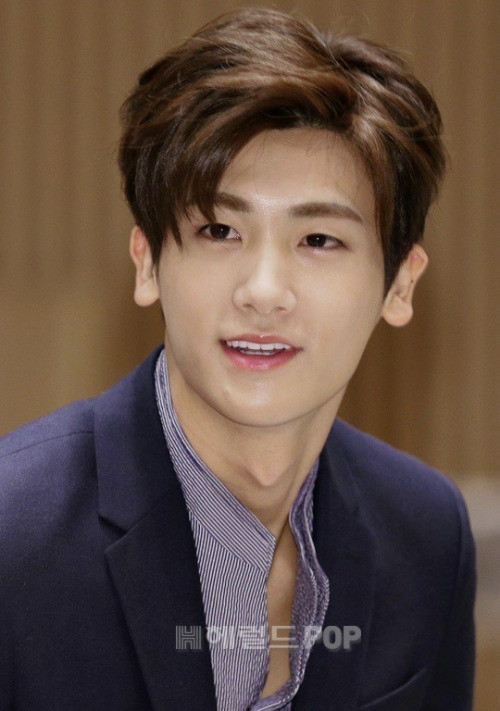 Ngoài đời, Park Hyung Sik thu hút fan bởi hình tượng đúng chất soái ca. Anh có lợi thế về ngoại hình, nhất là gương mặt nam tính. Sự nghiệp chính của Park Hyung Sik là ca sĩ, diễn viên.