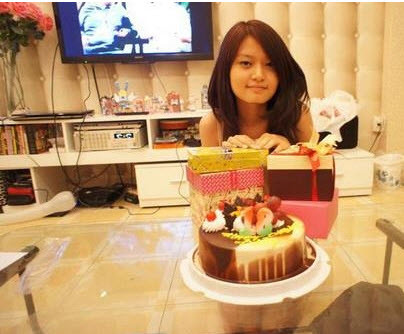 Như Quỳnh thừa hưởng nét đẹp của mẹ nên sở hữu gương mặt xinh xắn nhưng vóc dáng nhỏ nhắn.