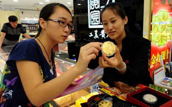 Các loại bánh này không ăn được mà chỉ dùng để biếu, tặng... (Ảnh: China Daily)