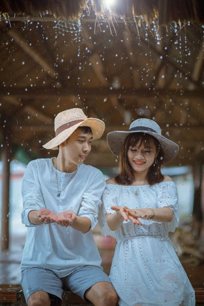 Tương lai chưa thể nói trước điều gì nhưung cả hai đang hạnh phúc hướng đến một ngôi nhà nhỏ tràn ngập yêu thương và tiếng cười con trẻ.