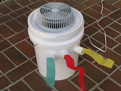 Điều hòa tự chế từ thùng sơn cần phải vệ sinh thật sạch sẽ hết mùi khó chịu trước khi sử dụng.