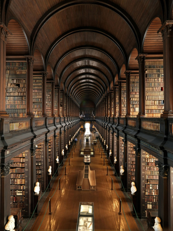 Thư viện đại học Trinity, Dublin, Iceland.