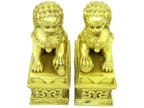 Sư tử Sư tử là một biểu tượng phong thủy truyền thống tượng trưng cho sự giàu có và địa vị xã hội. Tượng sư tử thường được đặt trước các cung điện, đền thờ.