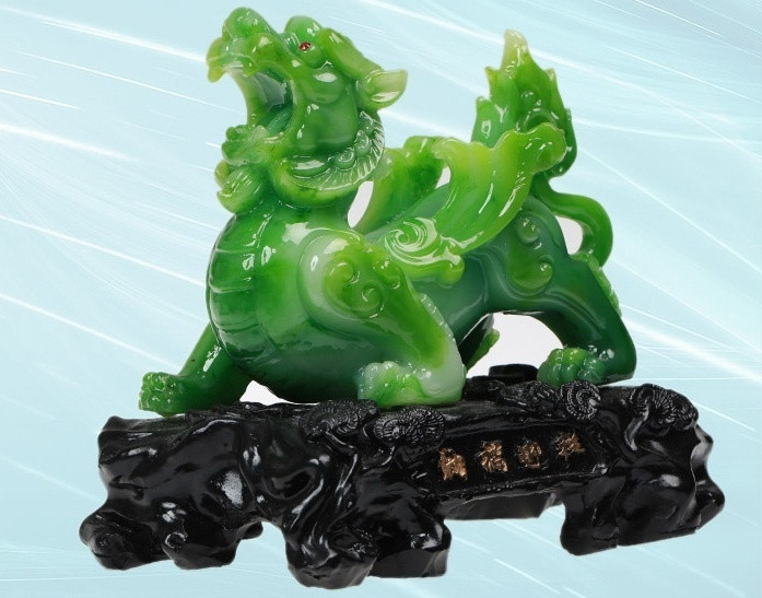 Tỳ hưu Theo truyền thuyết tỳ hưu là loài vật không có hậu môn và được cho là “thần giữ của”. Theo quan niệm của người Trung Hoa xưa, thức ăn của tỳ hưu là vàng bạc, châu báo và những loại của quý. Người ta bày tỳ hưu ở trong nhà, trong công ty với mục đích thu hút tài lộc.