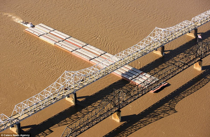 Cầu Old Vicksburg ở bang Mississippi (Mỹ) được xây dựng năm 1930 và được liệt kê trong danh sách các Địa điểm Lịch sử Quốc gia.