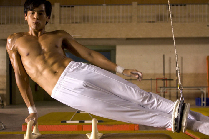 Jump Ashin! (Nhảy đi, A Tín!) (2011): Trong bộ phim Nhảy đi, A Tín!, Bành Vu Yến thử sức với bộ môn thể dục dụng cụ. Nhân vật chính A Tín sở hữu tài năng thiên phú để trở thành vận động viên, nhưng vì nhiều lý do khác nhau mà phải tạm rời bỏ ước mơ. Để tham gia bộ phim, tài tử Hoa ngữ đã mất rất nhiều thời gian để rèn luyện thể lực, đồng thời học hỏi những kỹ năng cơ bản của môn thể dục dụng cụ.