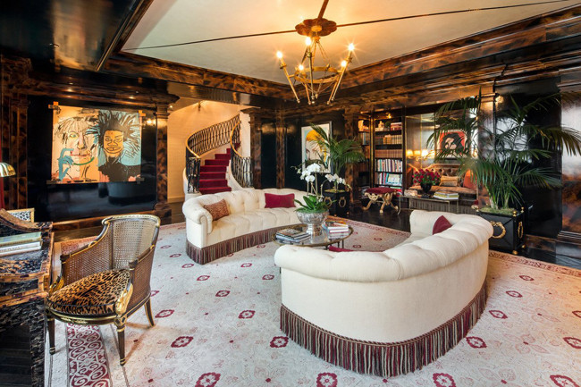 Căn Penthouse này đang thuộc sở hữu của nhà thiết kế thời trang nổi tiếng Tommy Hilfiger, tọa lạc tại New York, Mỹ. Tommy và vợ mua căn nhà này năm 2008 và tiến hành sửa chữa theo ý thích của mình.