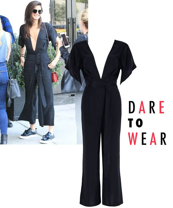 3. Jumpsuit: Chỉ một bước đã có bộ cánh đầy đủ ra đường, đó chính là tính tiện dụng mà jumpsuit mang lại. Sara Sampaio kết hợp jumpsuit của Faithfull với đôi slip on rất đơn giản, cá tính.