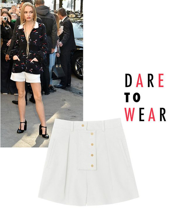 2. Quần shorts Tennis: Lily-Rose Depp chứng minh đây là kiểu quần không chỉ sử dụng trong thể thao. Bạn nên chọn tông màu trắng và kết hợp nó với đôi giày đế thô tôn dáng khỏe khoắn.