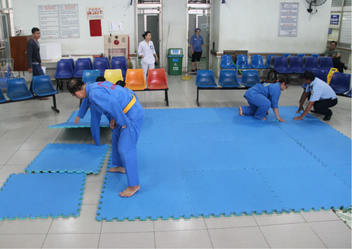 Sân tập võ được tận dụng hành lang tầng 1, ngay trước phòng siêu âm của bệnh viện Chợ Rẫy. Trước mỗi buổi tập, các thành viên thường phải dọn các dãy ghế ngồi, trải thảm xốp để lấy không gian học.