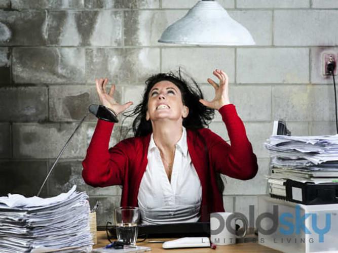 Tức giận: Bạn đã bao giờ tự hỏi tại sao bạn lại rất bực bội hoặc tức giận vào một số buổi sáng hơn những người khác? Lý do có lẽ là bạn bỏ bữa sáng. Có một nghiên cứu cho biết, khi bạn đói, mức serotonin trong cơ thể bạn sẽ giảm, khiến bạn cảm thấy tức giận hoặc khó chịu một cách dễ dàng.
