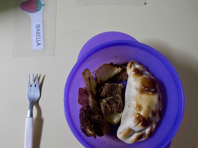 Buenos Aires, Argentina: Khoai tây và bánh Empanada (một loại bánh truyền thống của Argentina với nhân thịt bò).