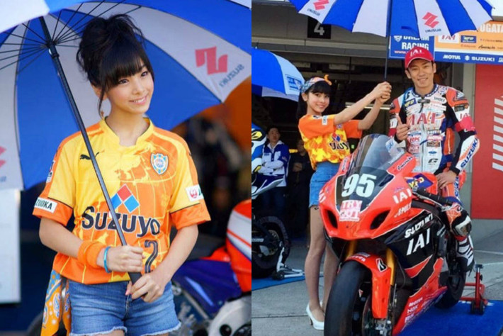 3. Momoka Kurita (13 tuổi, Nhật Bản) trở thành "nữ hoàng đường đua" khi xuất hiện trong một giải đua xe ở Nhật năm 2016. Điều này khởi đầu cho sự nghiệp người mẫu của Momoka, nhưng cô bé bị chỉ trích là mới 12 tuổi, đang đi học mà diện đồ thiếu vải tham gia sự kiện dành cho người lớn. Momoka hiện vừa đi học, vừa ký hợp đồng với công ty người mẫu nổi tiếng. Cô còn học múa ballet, chơi piano, guitar và thể dục dụng cụ. Dân mạng nói rằng tuổi thơ của Momoka đã bị cướp mất. Ảnh: Buzzbooklet.